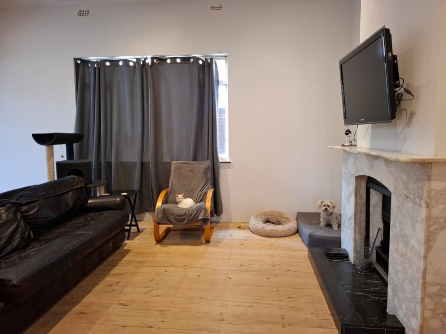3 Bedroom Property for Sale in Sea Point Western Cape